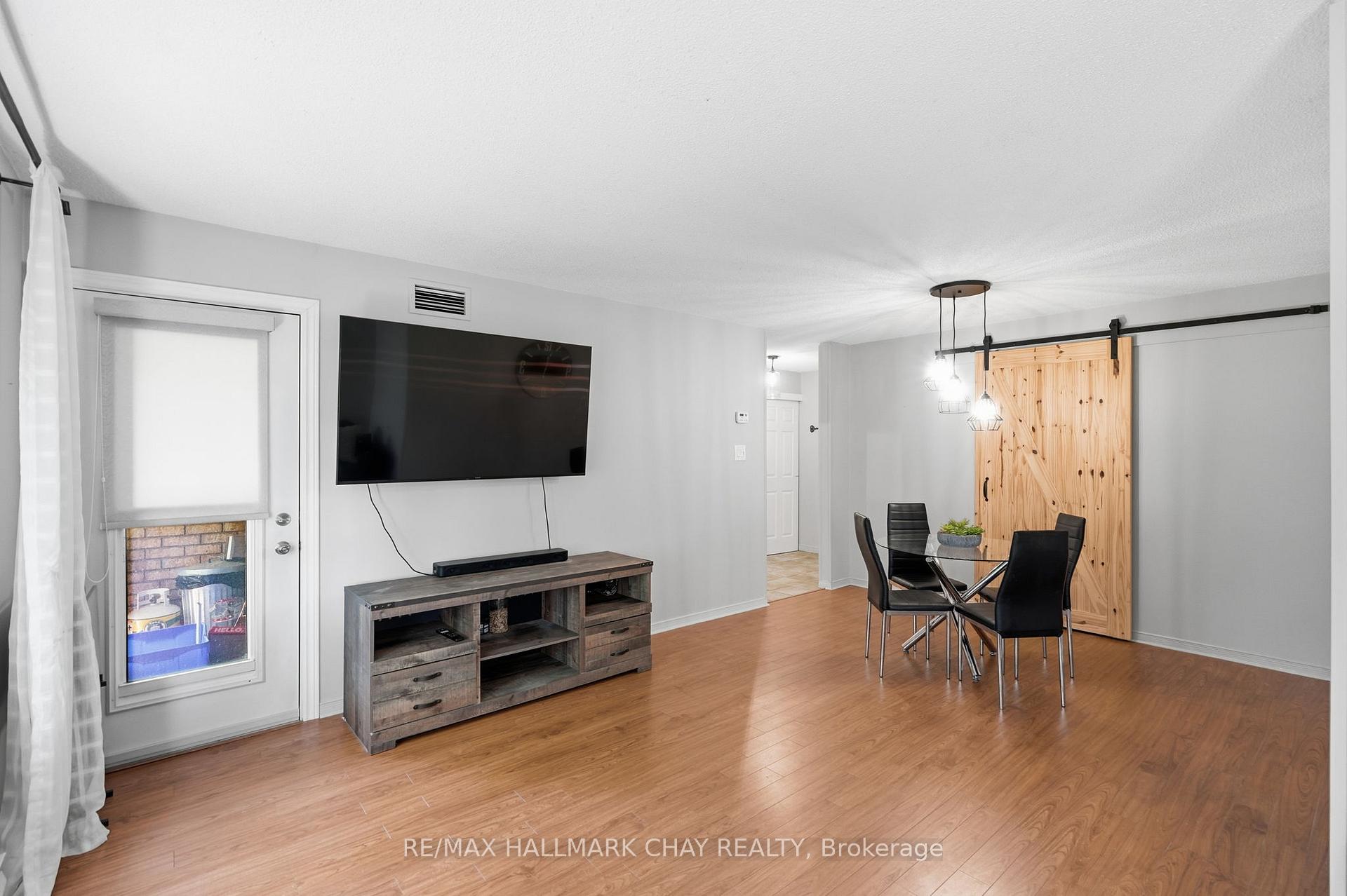 10C Coulter Street 324