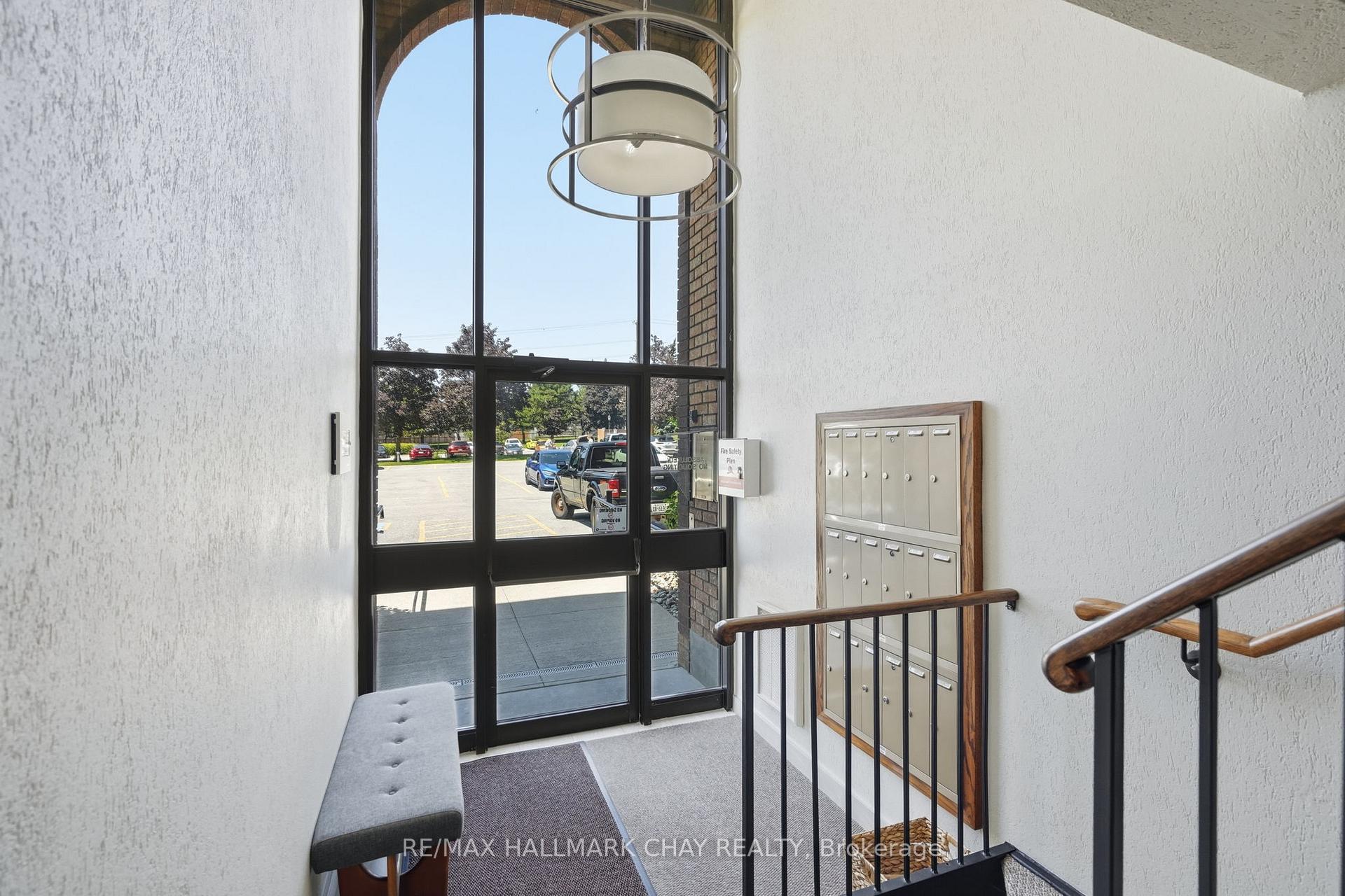 10C Coulter Street 324