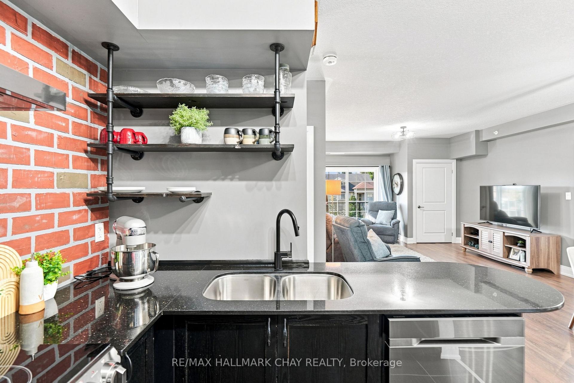 5 Greenwich Street 207