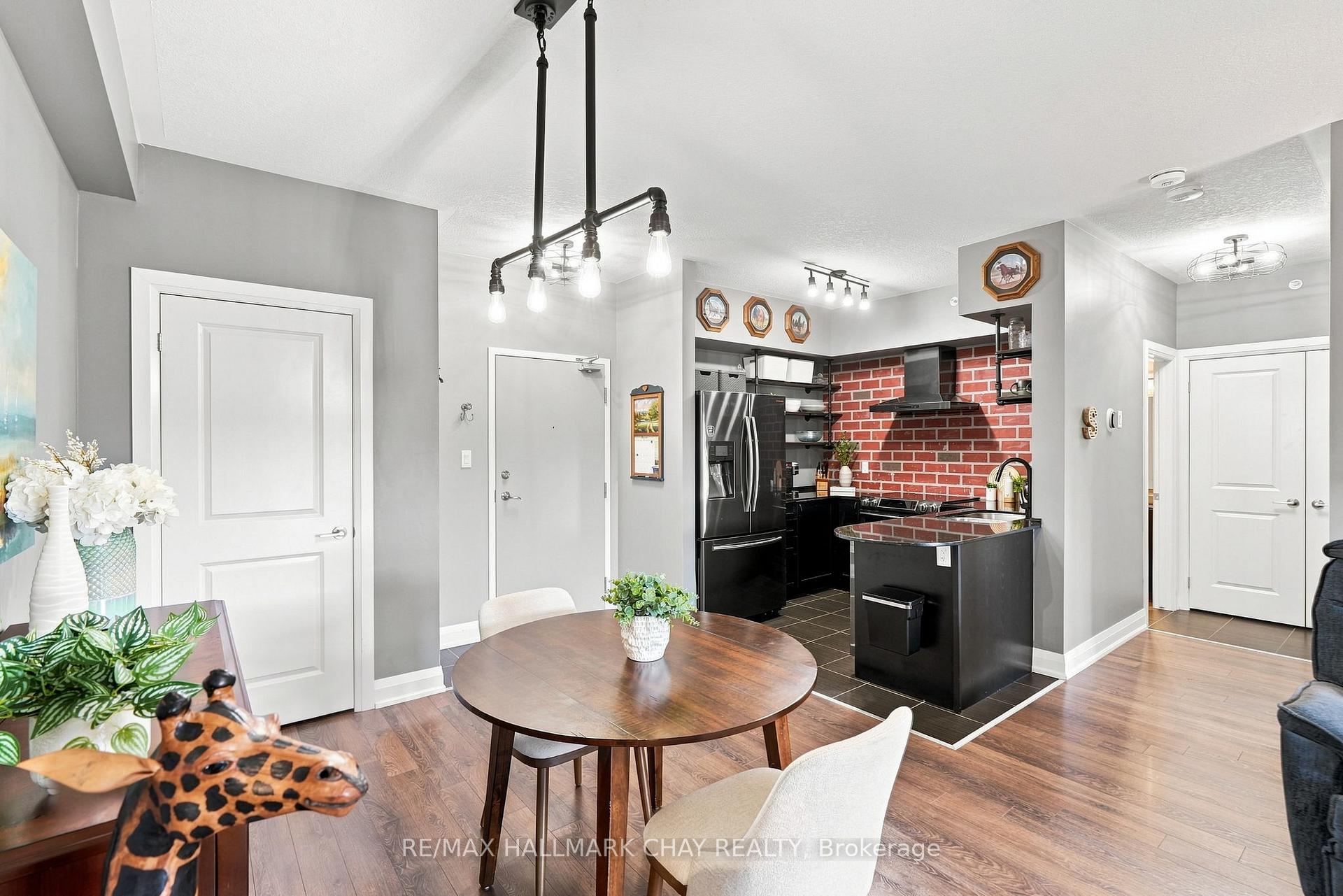 5 Greenwich Street 207