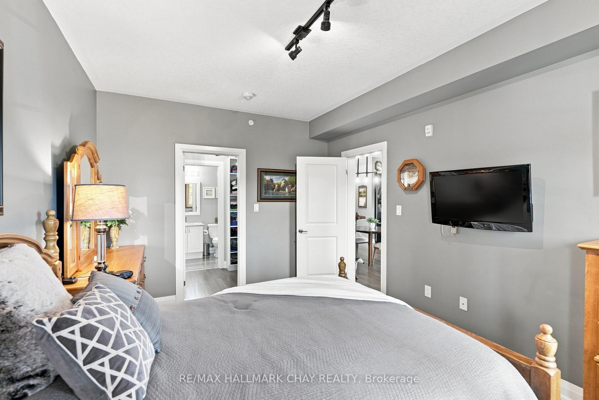 5 Greenwich Street 207
