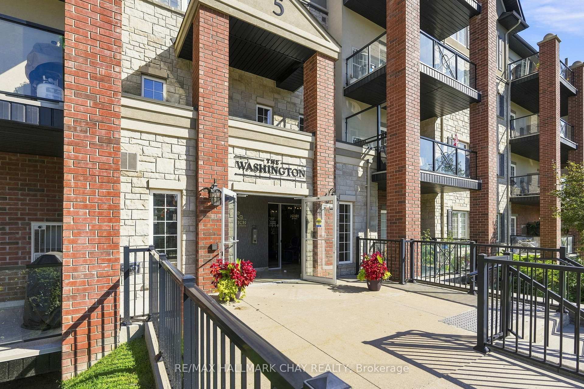 5 Greenwich Street 207