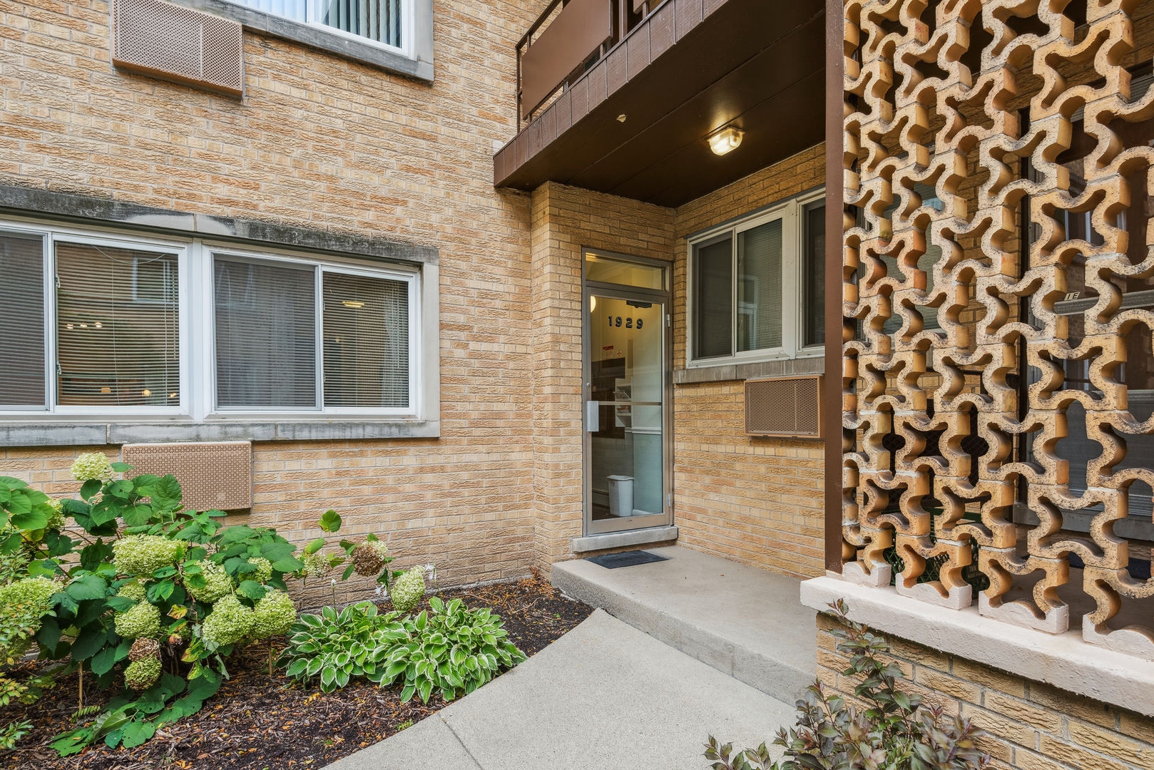 1929 Harrison Street Unit: 1C