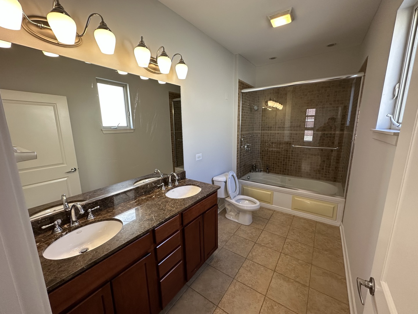 2323 S Wabash Avenue Unit: 7