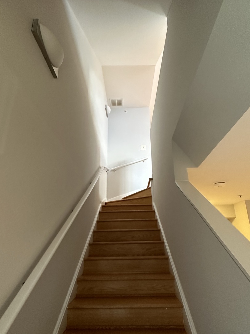 2323 S Wabash Avenue Unit: 7