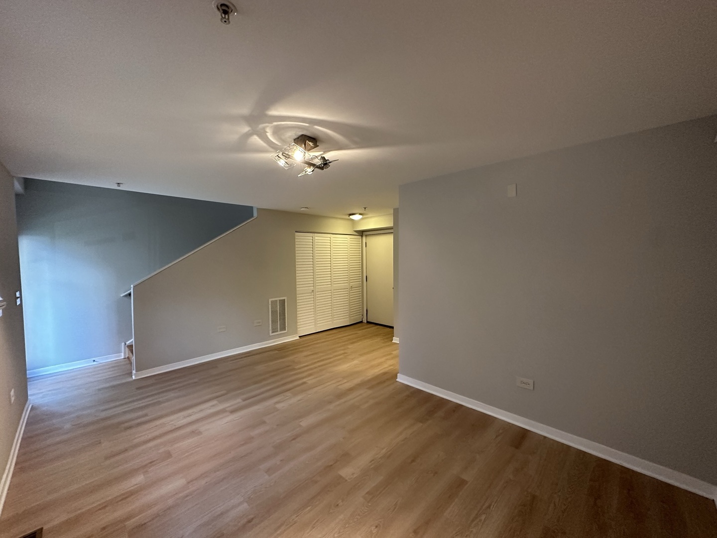 2323 S Wabash Avenue Unit: 7