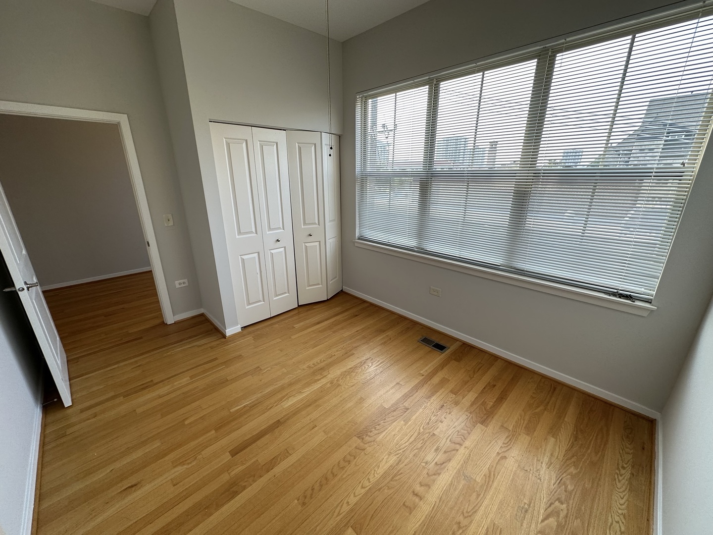 2323 S Wabash Avenue Unit: 7