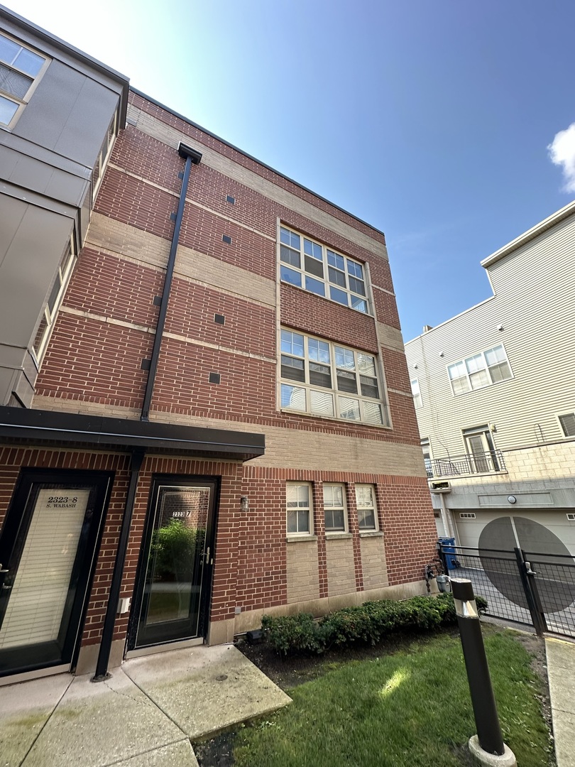 2323 S Wabash Avenue Unit: 7