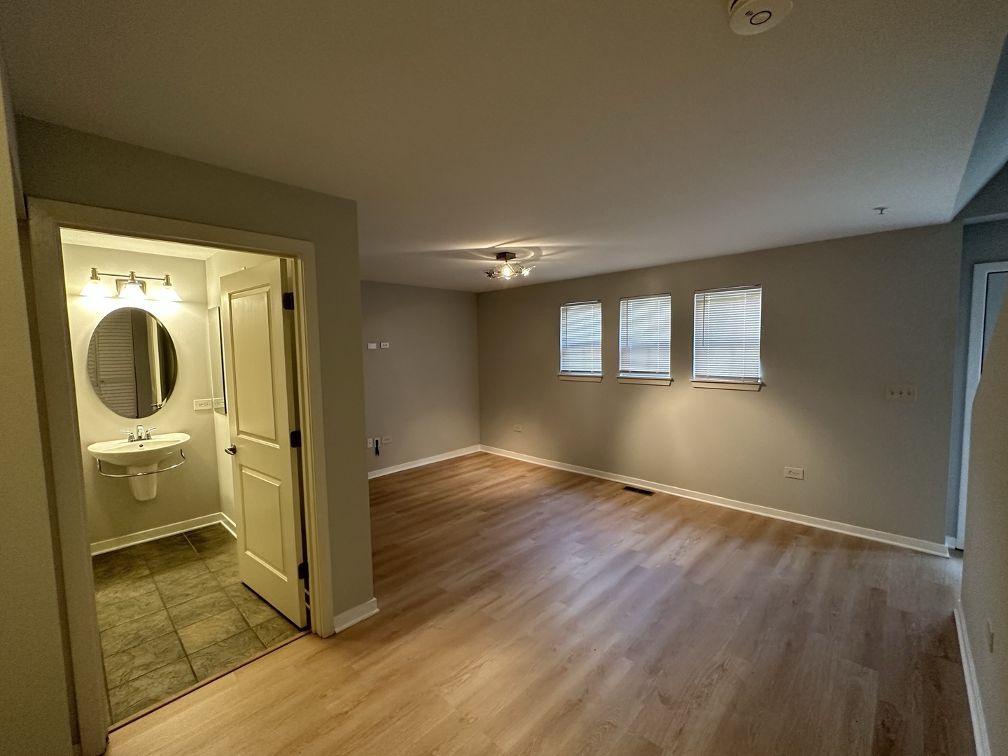 2323 S Wabash Avenue Unit: 7