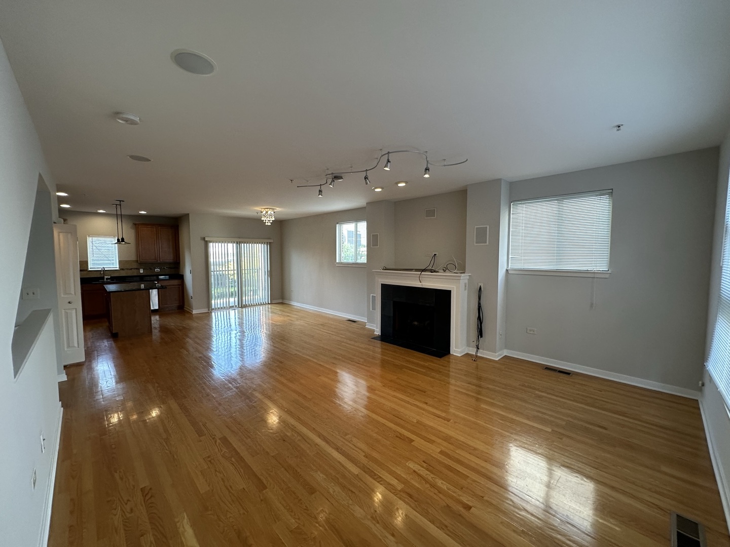 2323 S Wabash Avenue Unit: 7