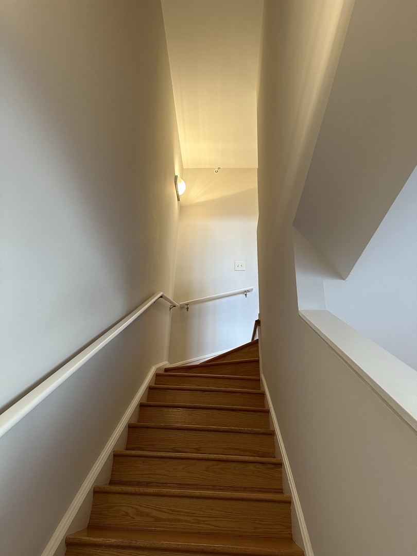 2323 S Wabash Avenue Unit: 7