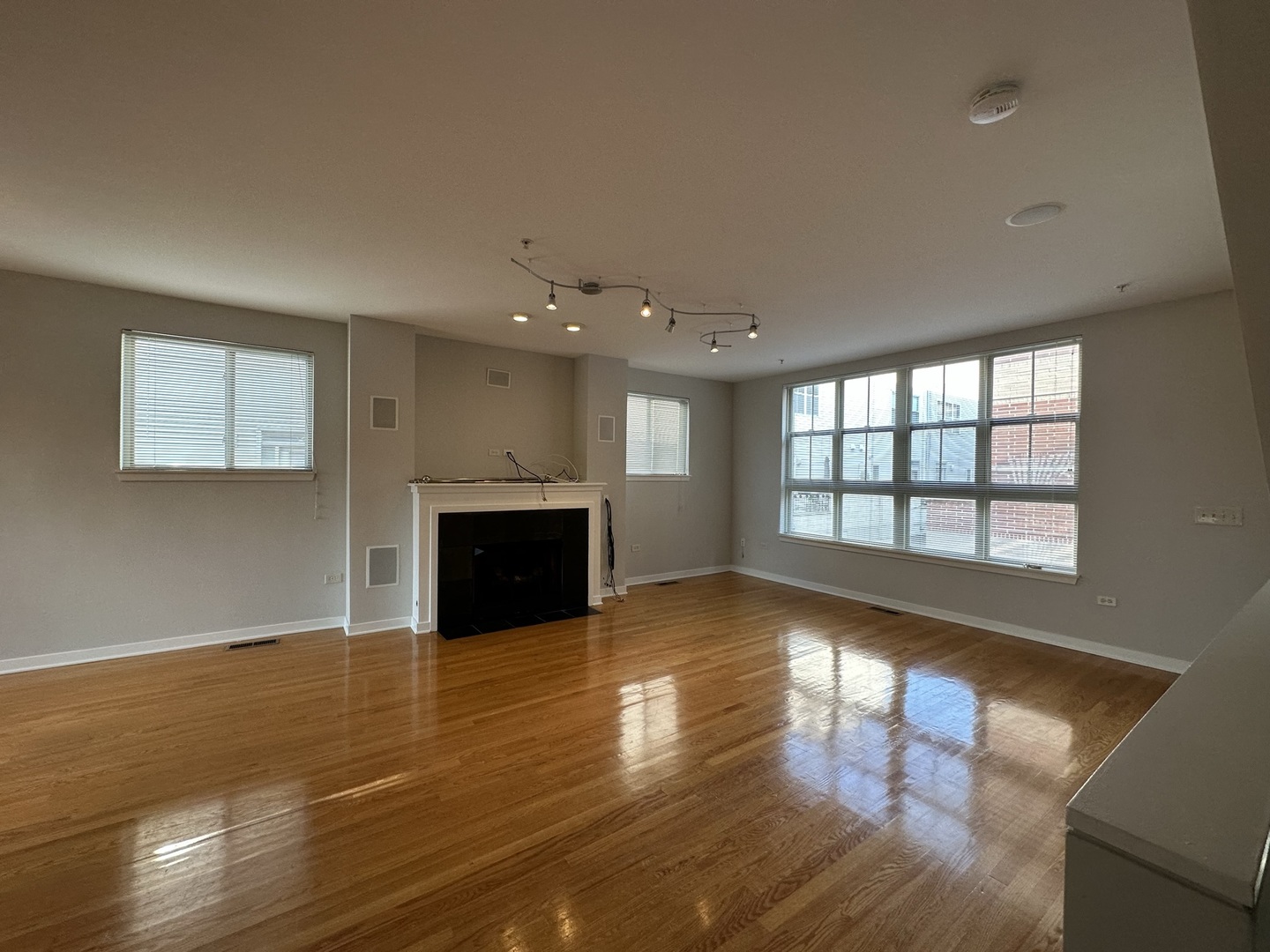 2323 S Wabash Avenue Unit: 7