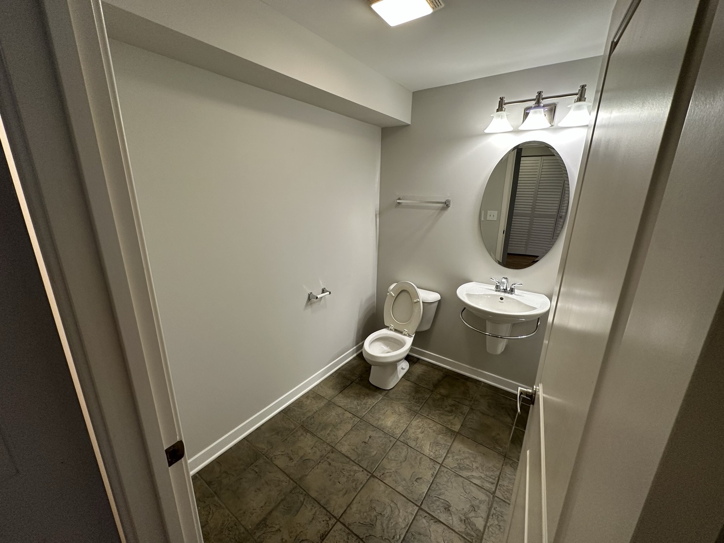 2323 S Wabash Avenue Unit: 7