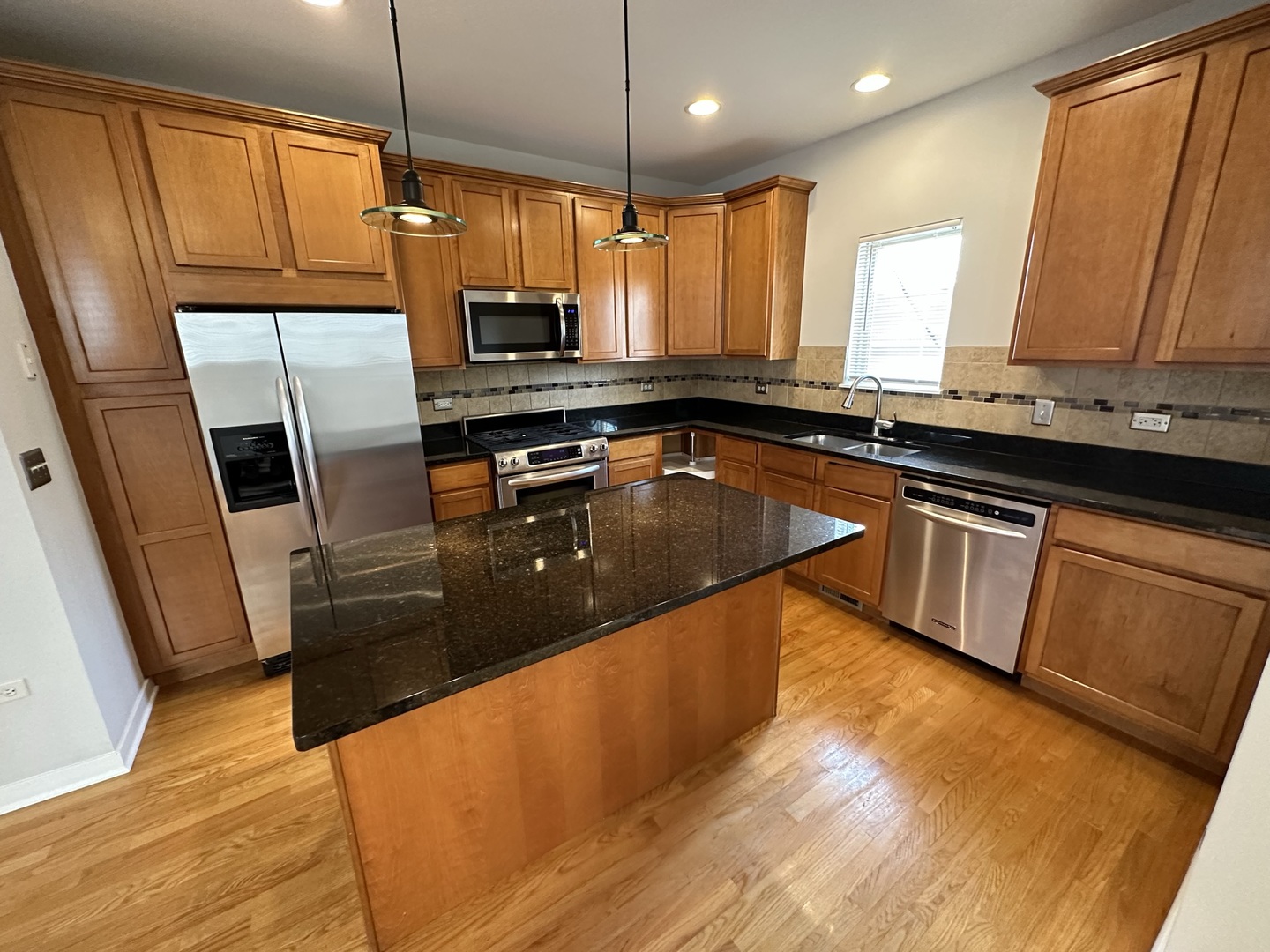 2323 S Wabash Avenue Unit: 7