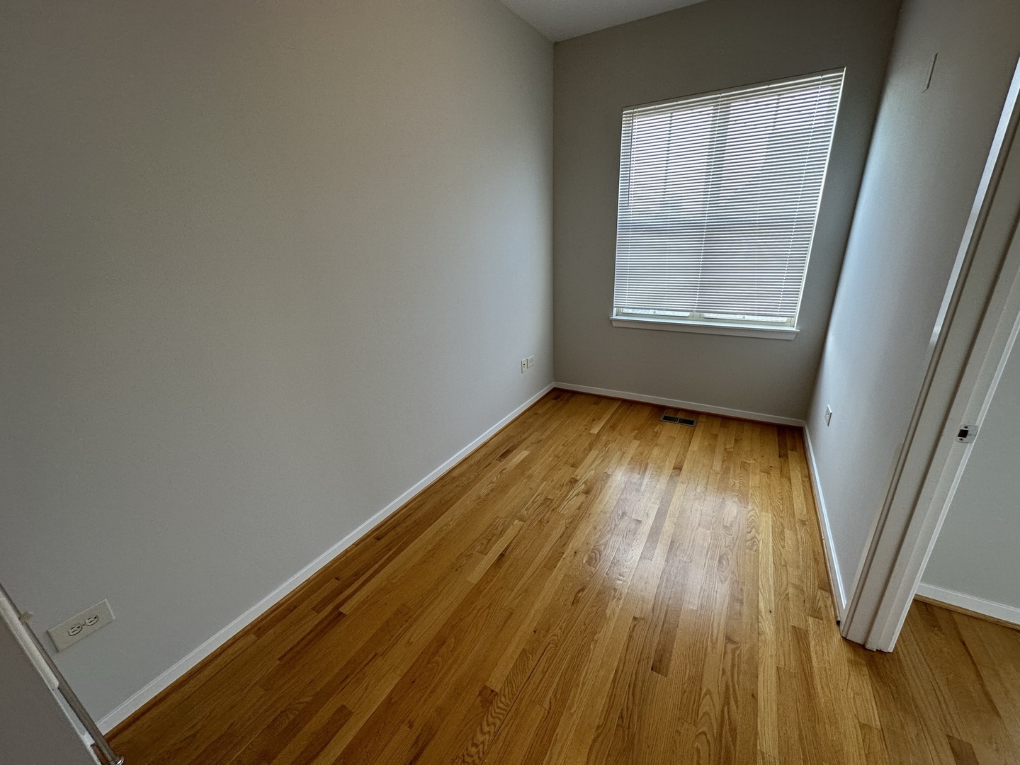 2323 S Wabash Avenue Unit: 7