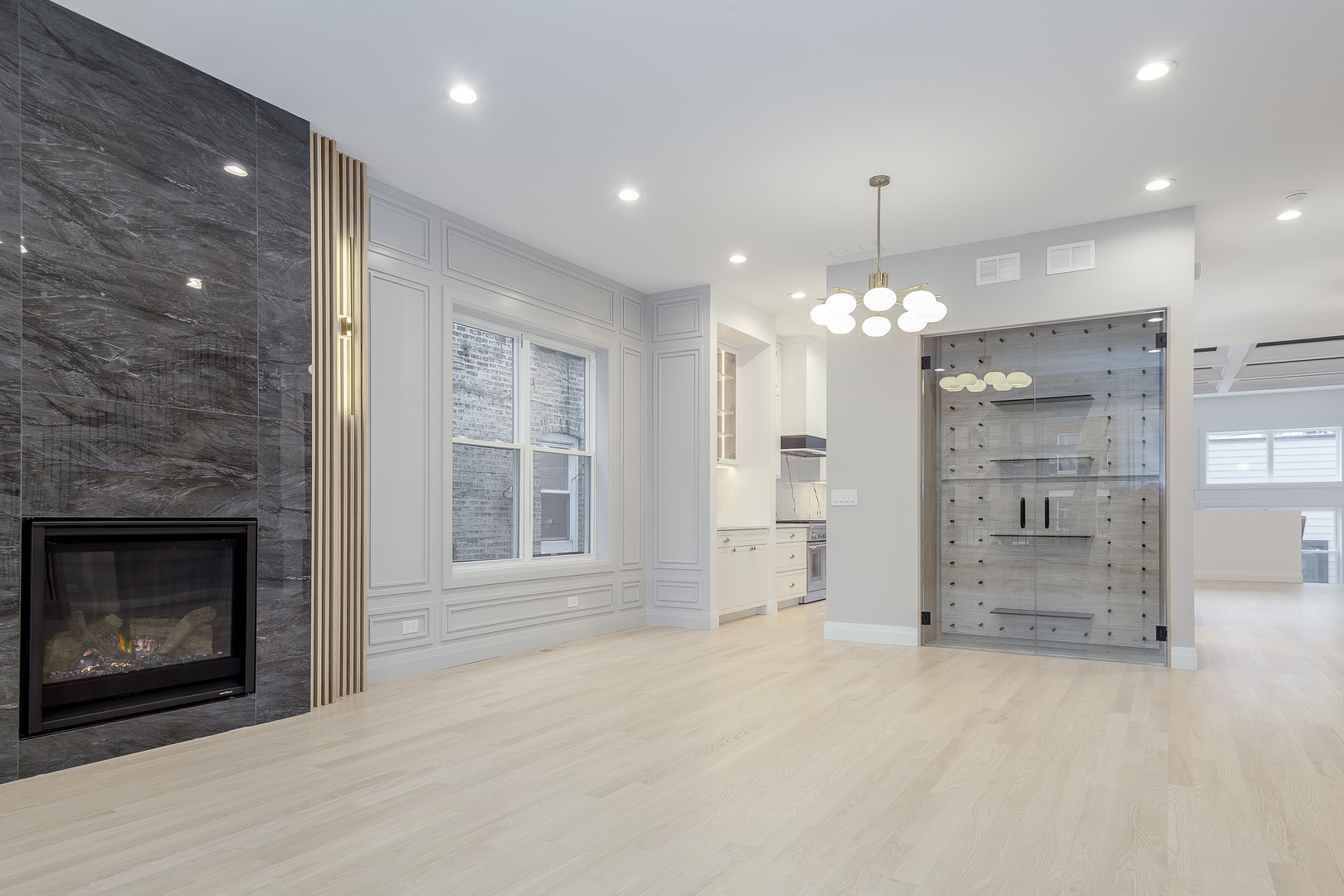 1636 W Carmen Avenue