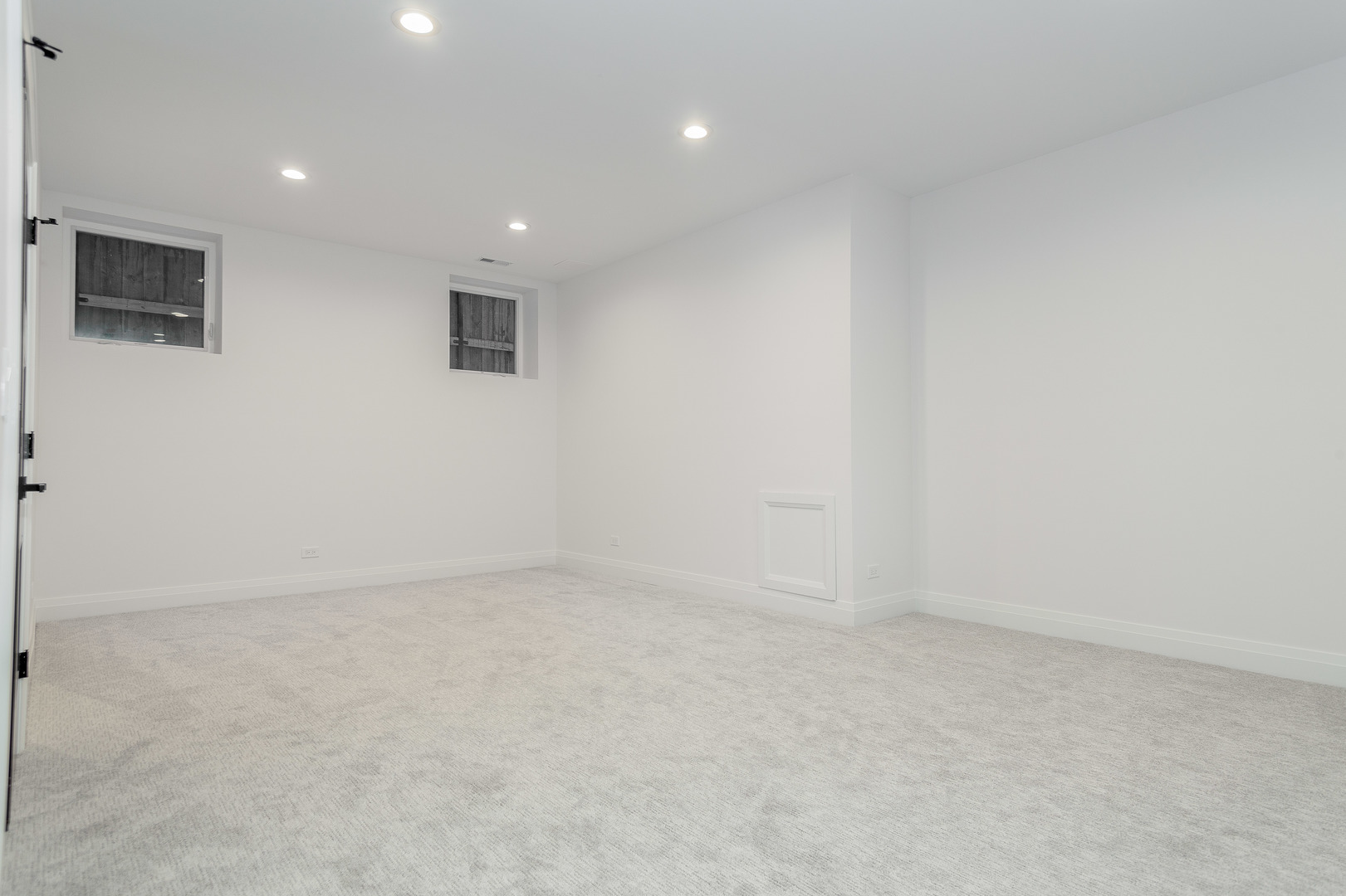 1636 W Carmen Avenue