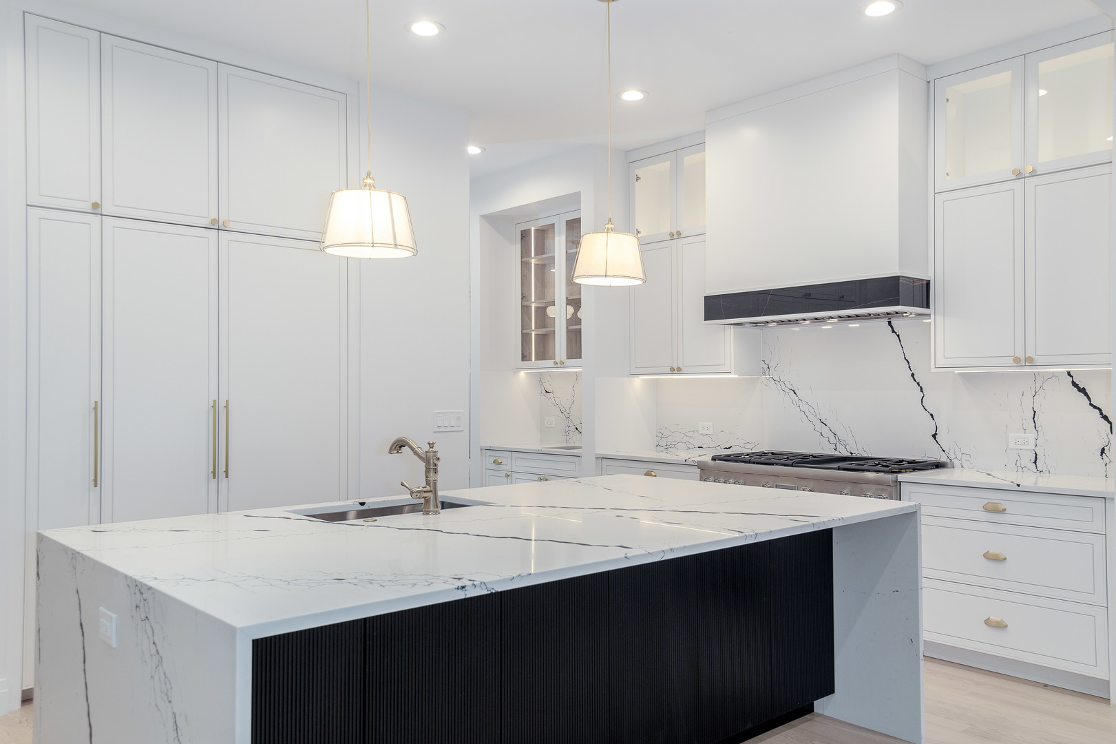 1636 W Carmen Avenue