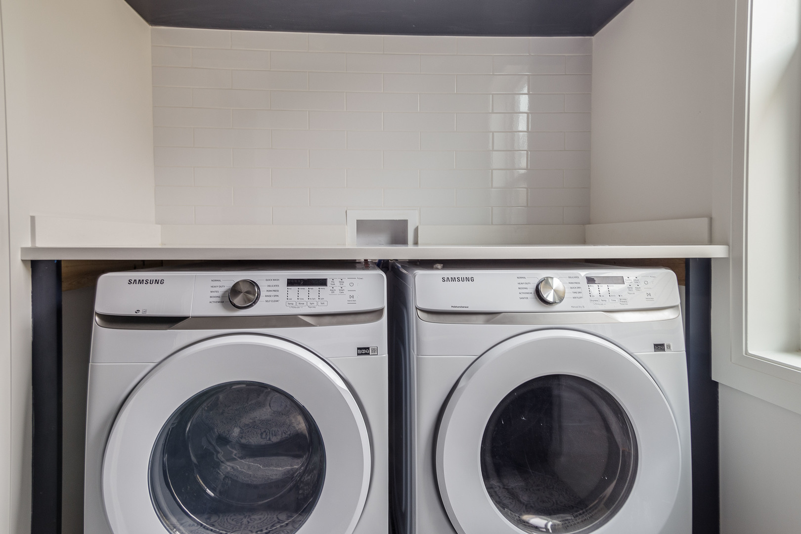 1636 W Carmen Avenue