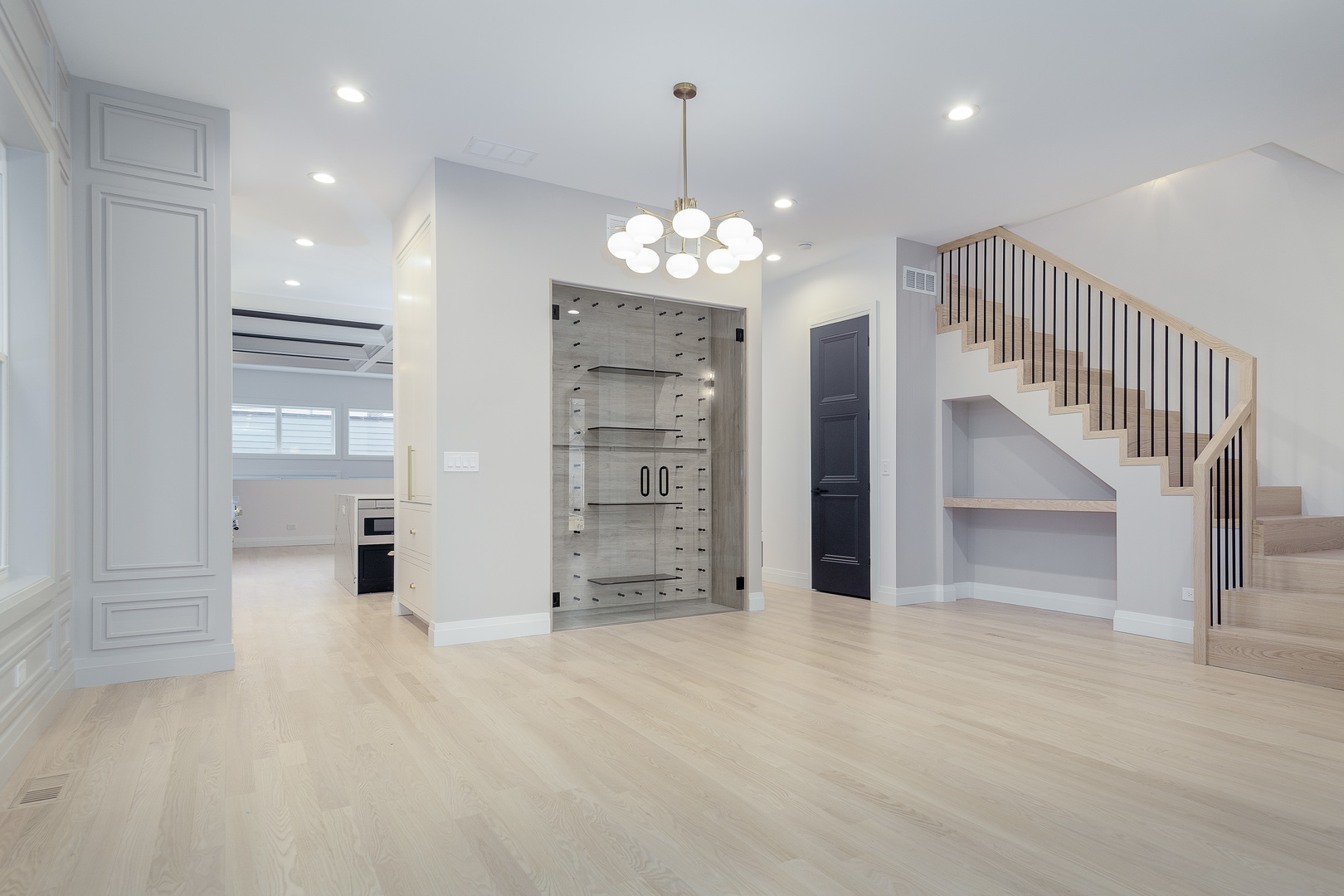 1636 W Carmen Avenue