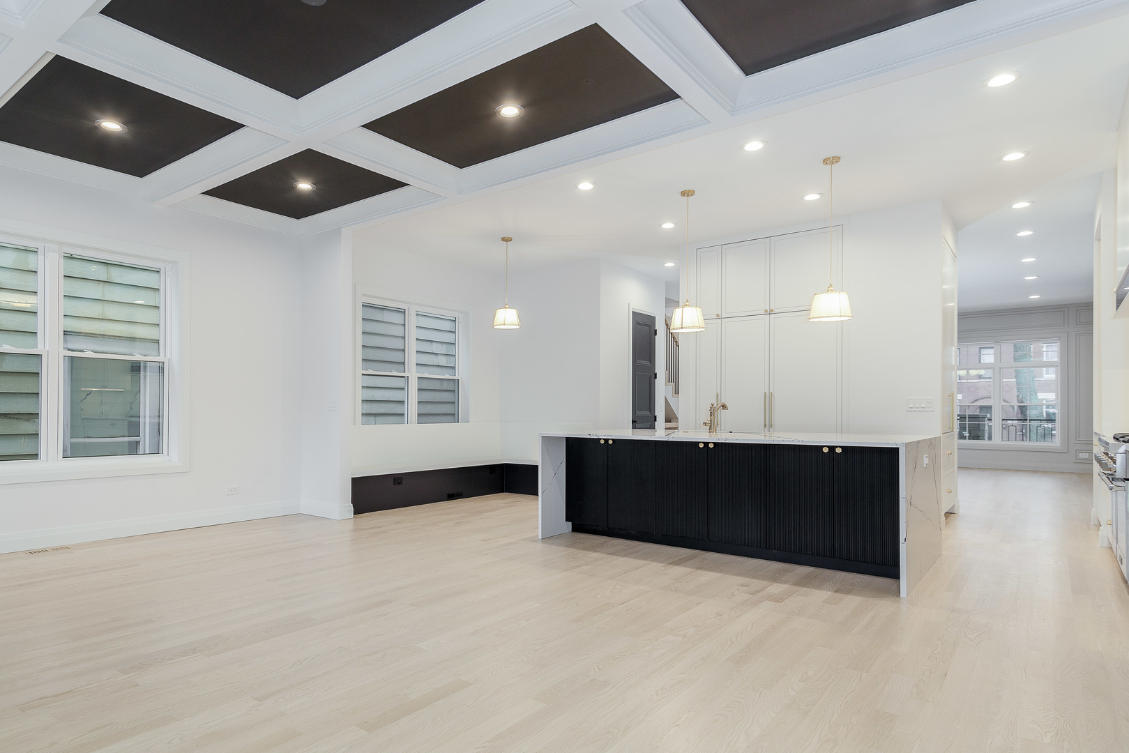 1636 W Carmen Avenue