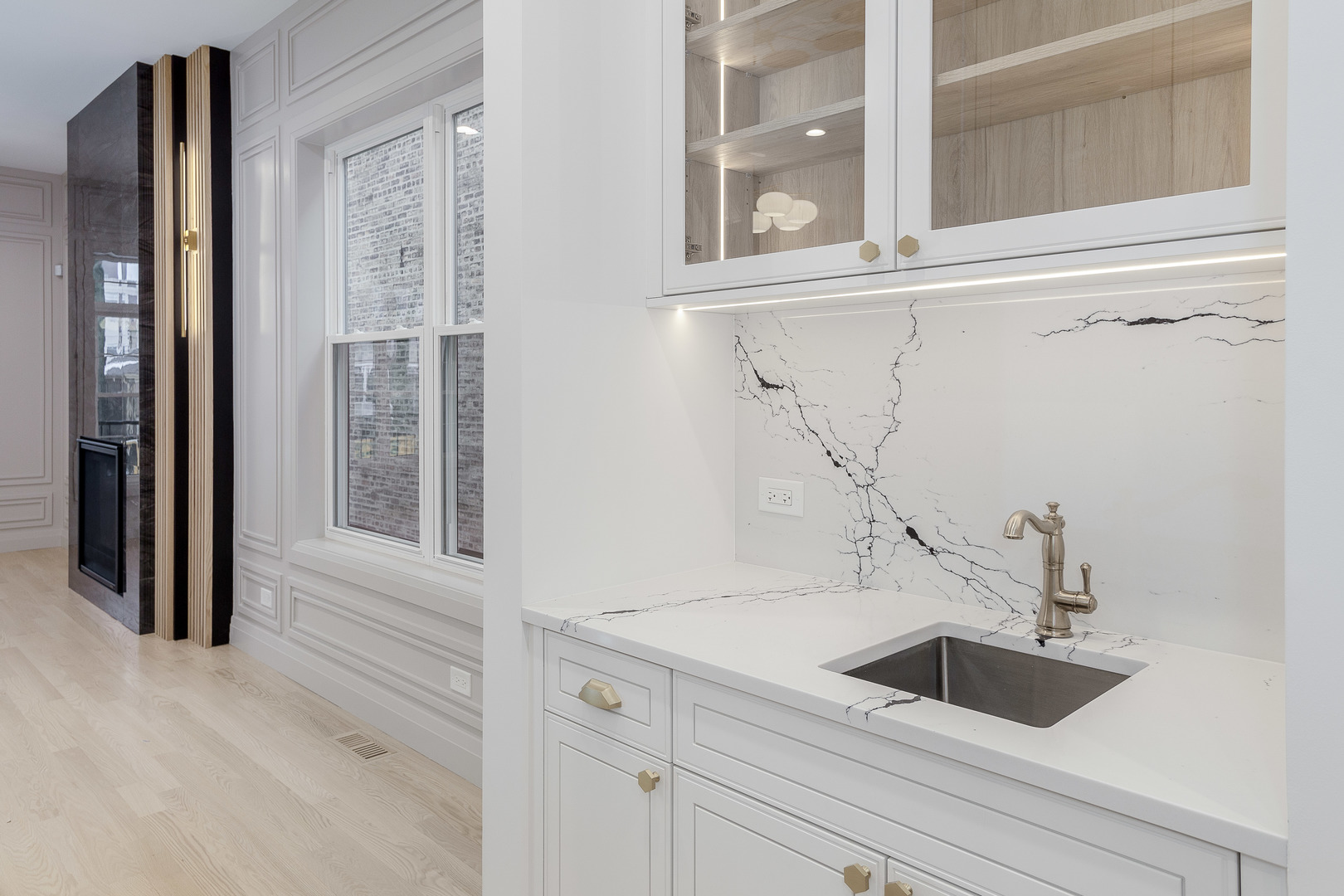 1636 W Carmen Avenue