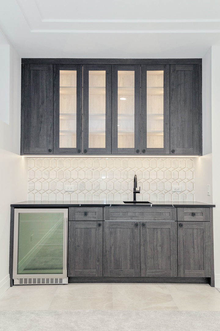 1636 W Carmen Avenue