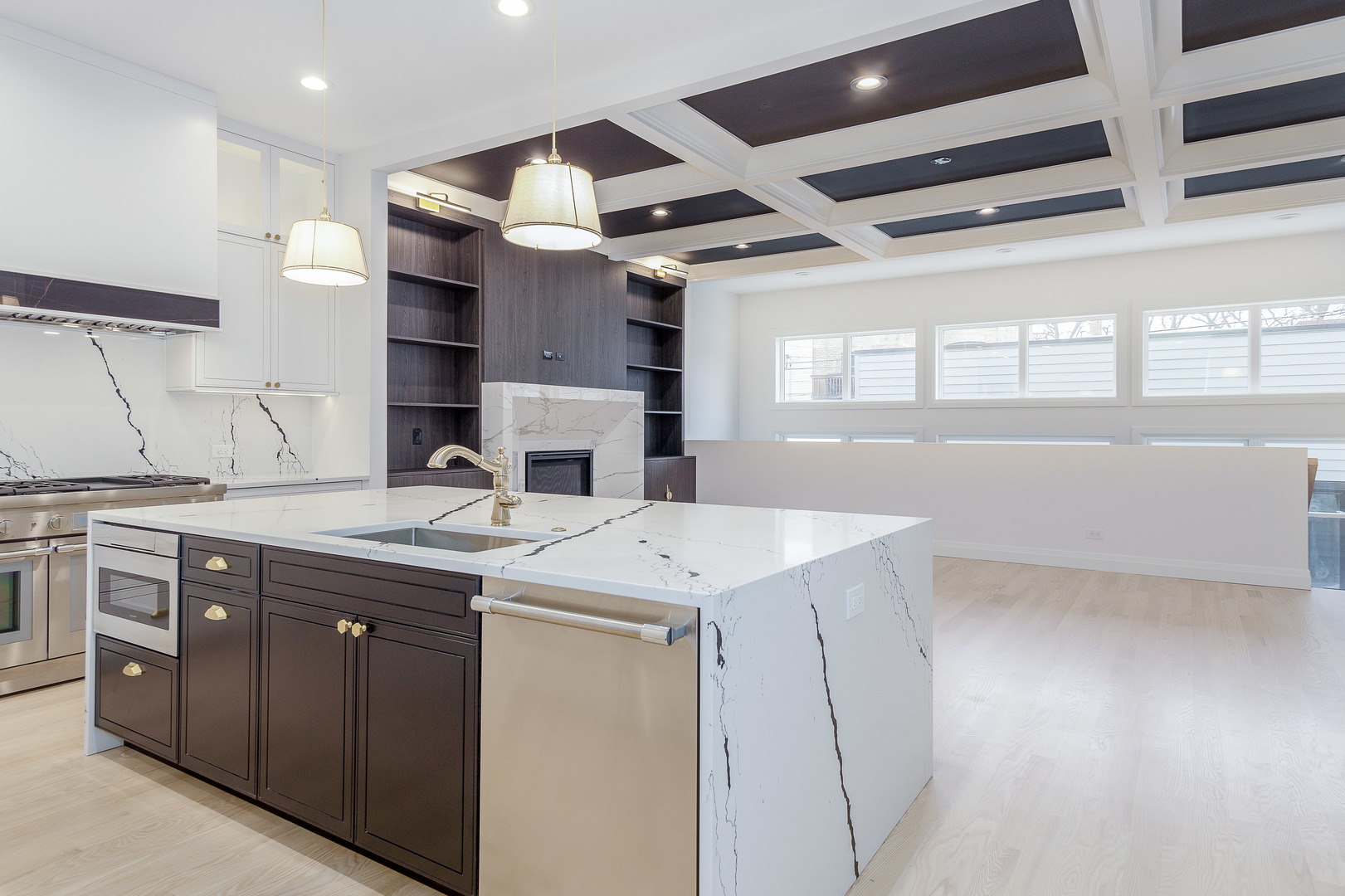 1636 W Carmen Avenue