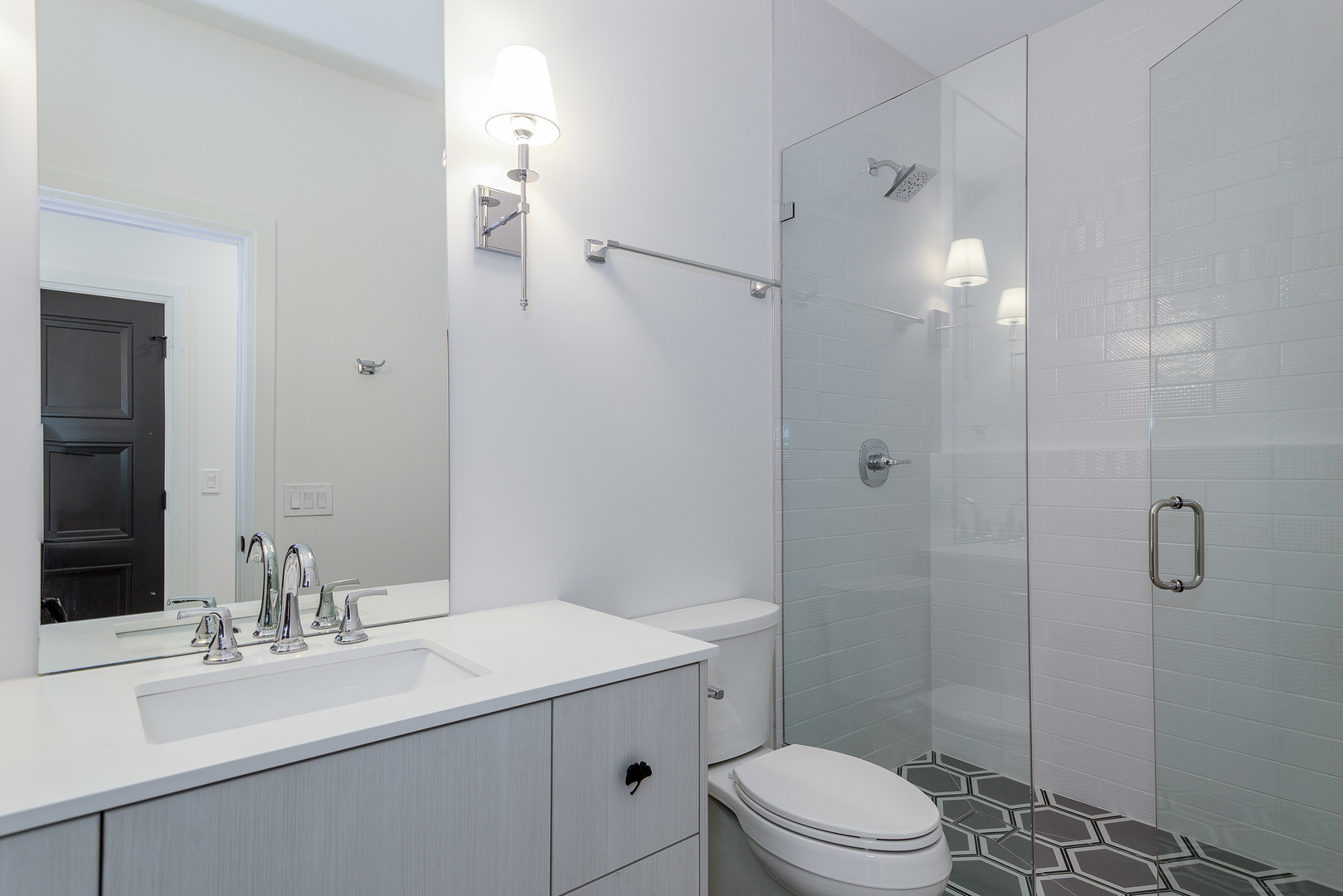 1636 W Carmen Avenue