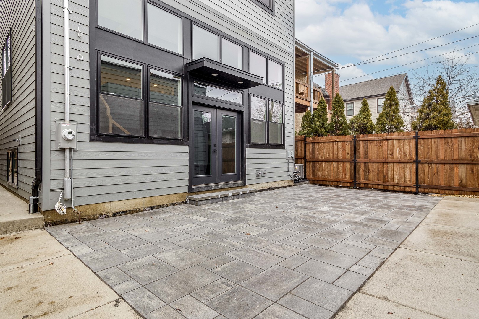 1636 W Carmen Avenue