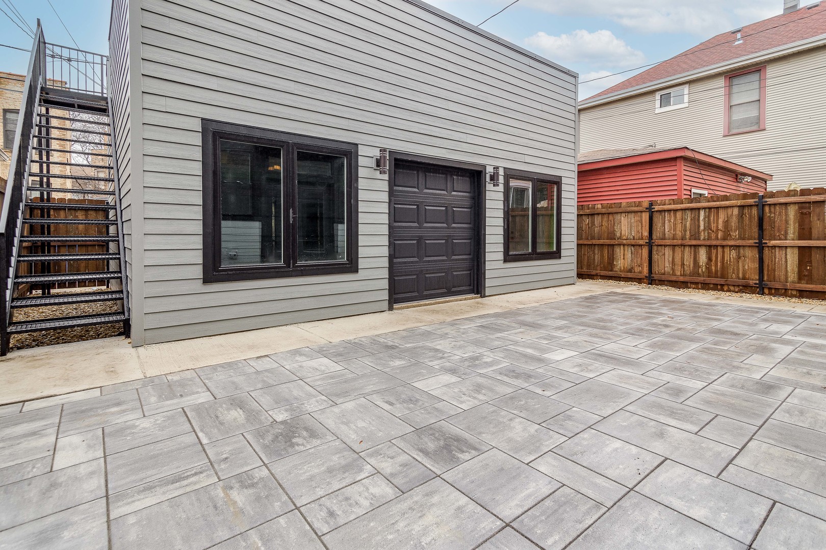 1636 W Carmen Avenue