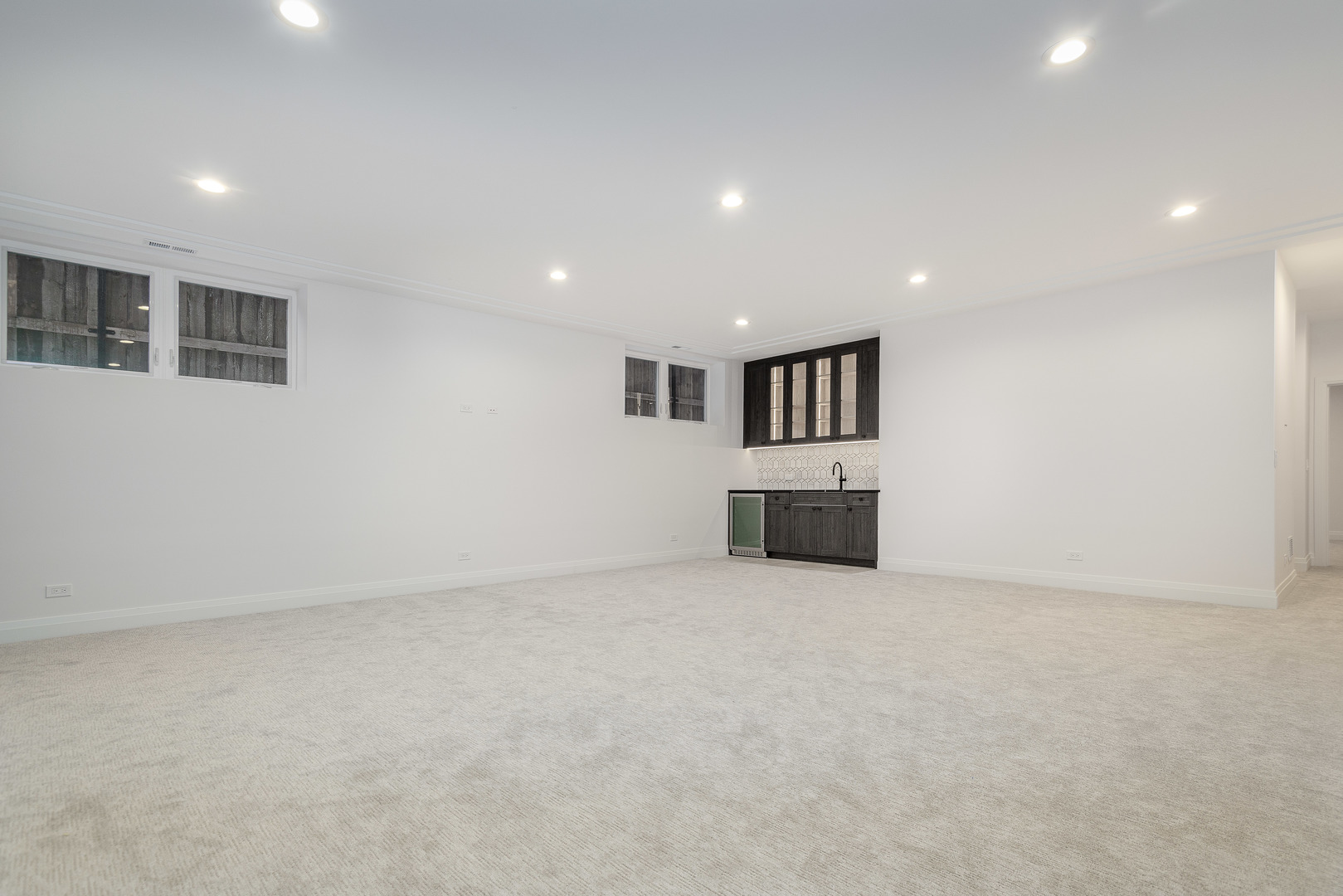 1636 W Carmen Avenue