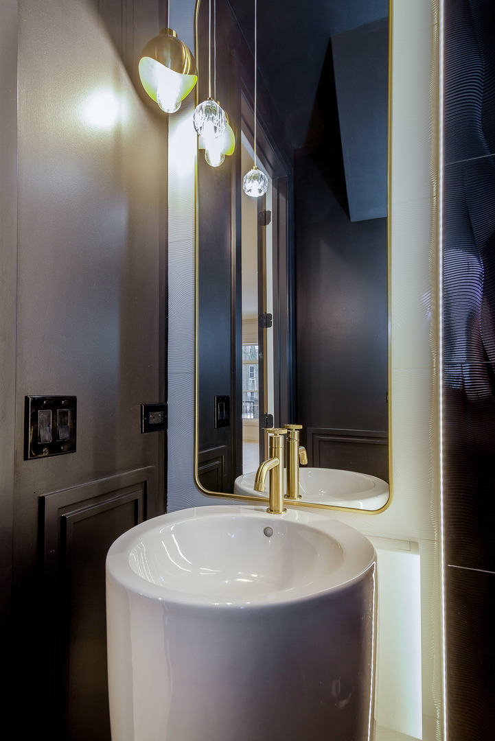 1636 W Carmen Avenue