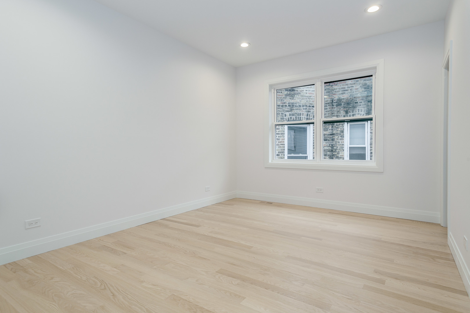 1636 W Carmen Avenue