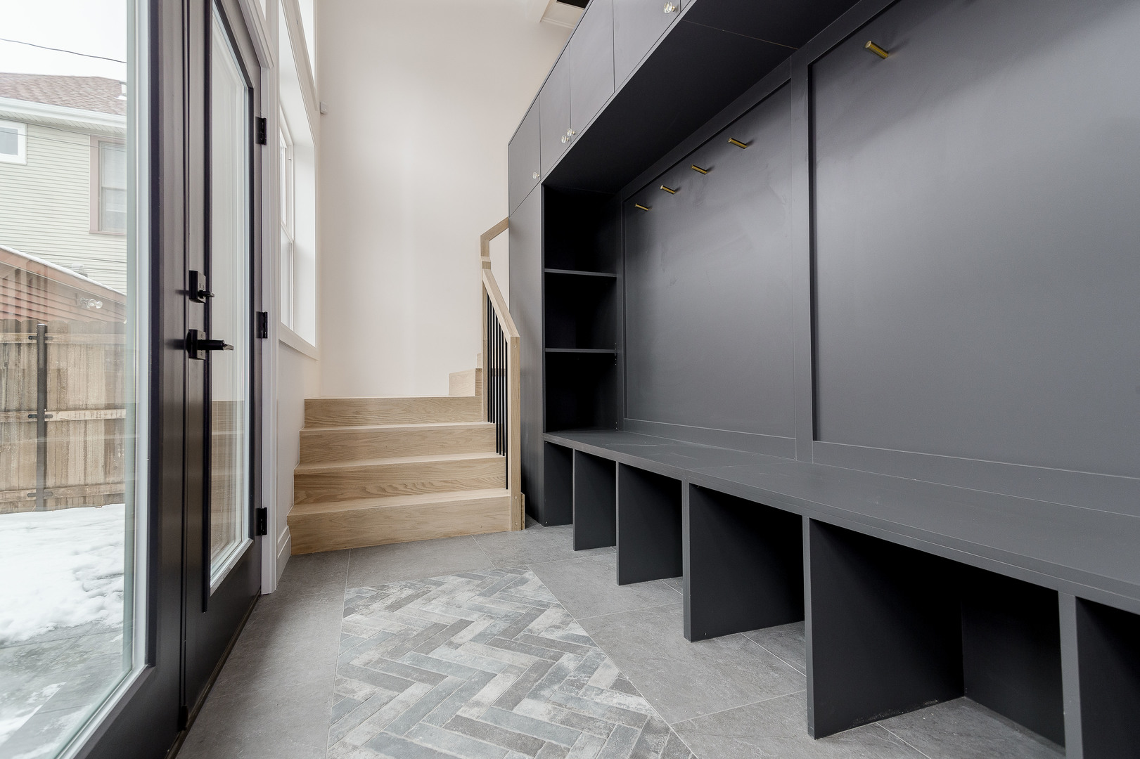 1636 W Carmen Avenue