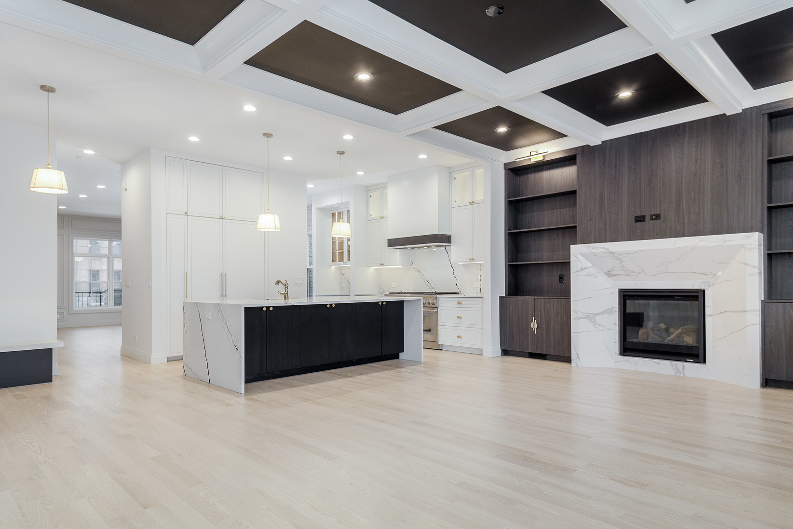 1636 W Carmen Avenue