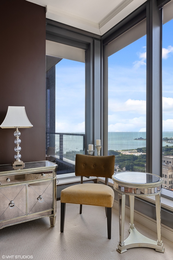 60 E MONROE Street Unit: 3304