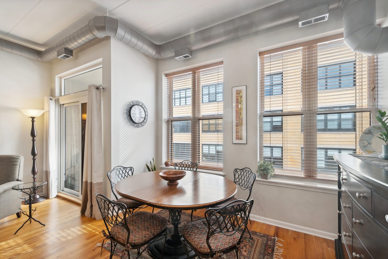 1645 W School Street Unit: 311