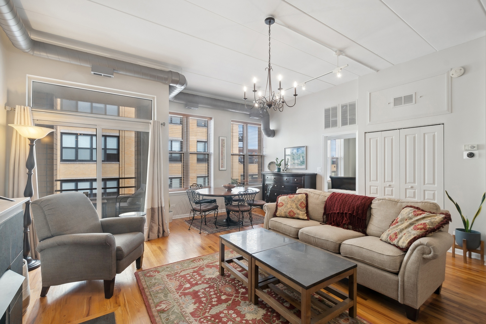 1645 W School Street Unit: 311