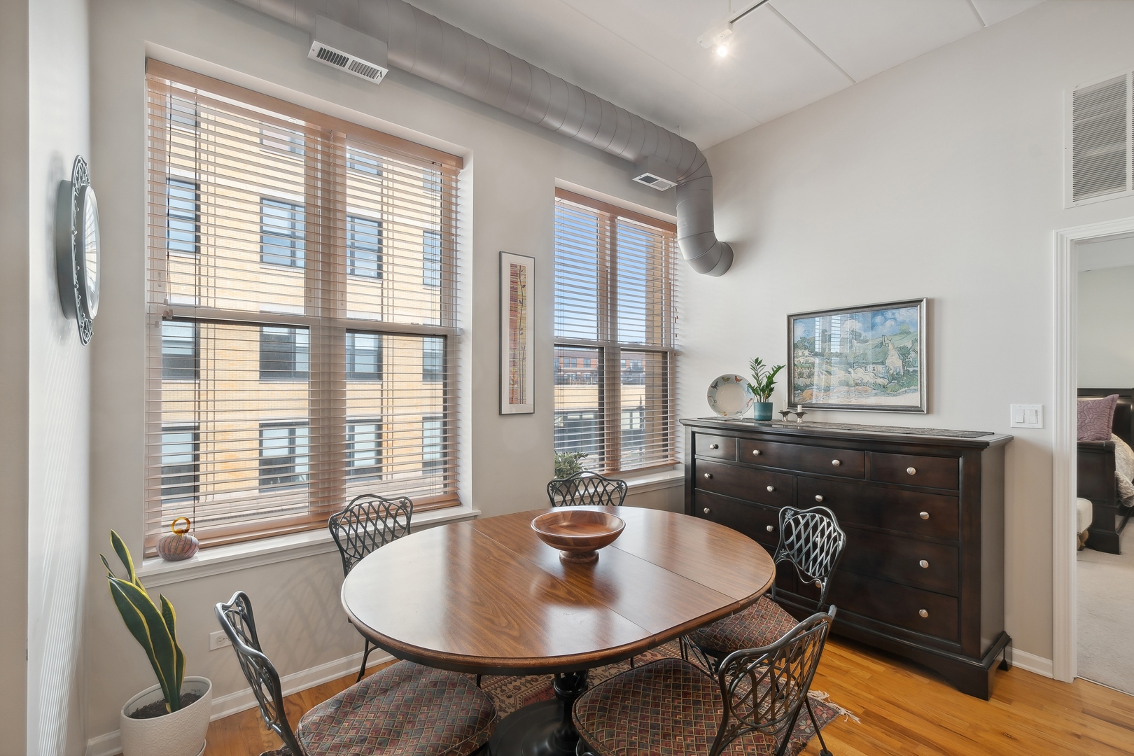 1645 W School Street Unit: 311