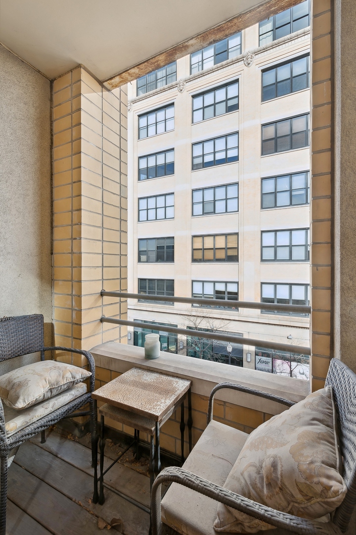 1645 W School Street Unit: 311