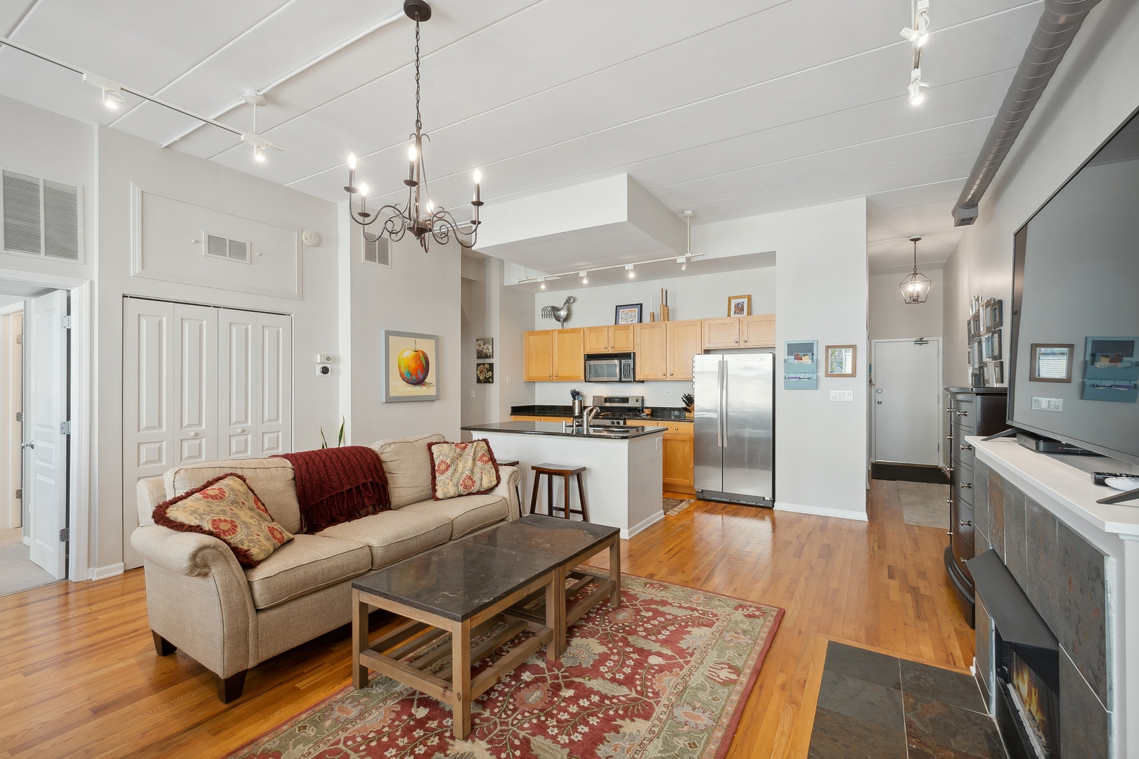 1645 W School Street Unit: 311