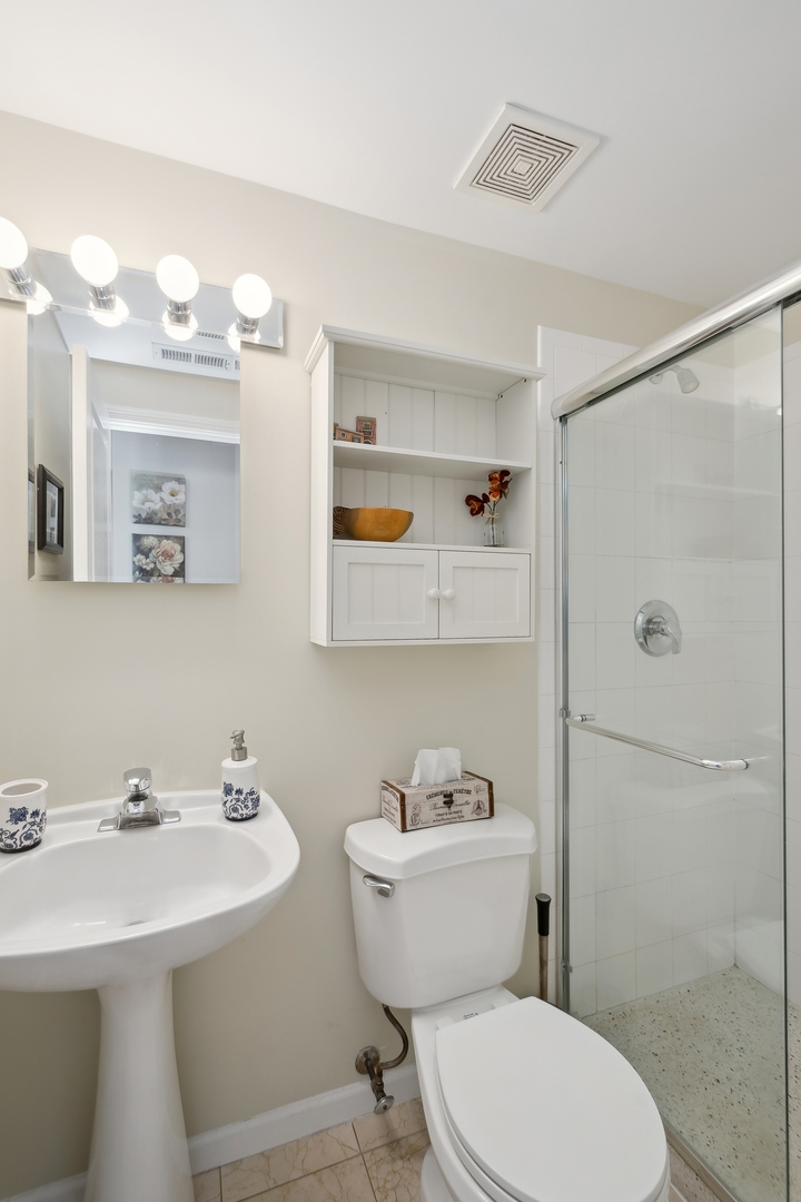 1645 W School Street Unit: 311