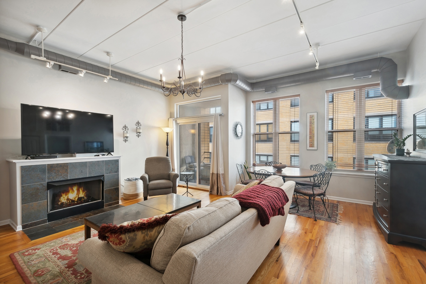 1645 W School Street Unit: 311