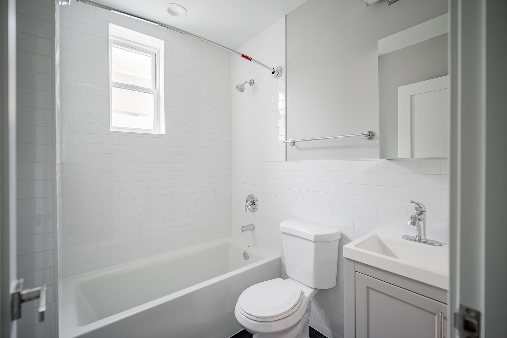 1472 W ERIE Street Unit: 2F