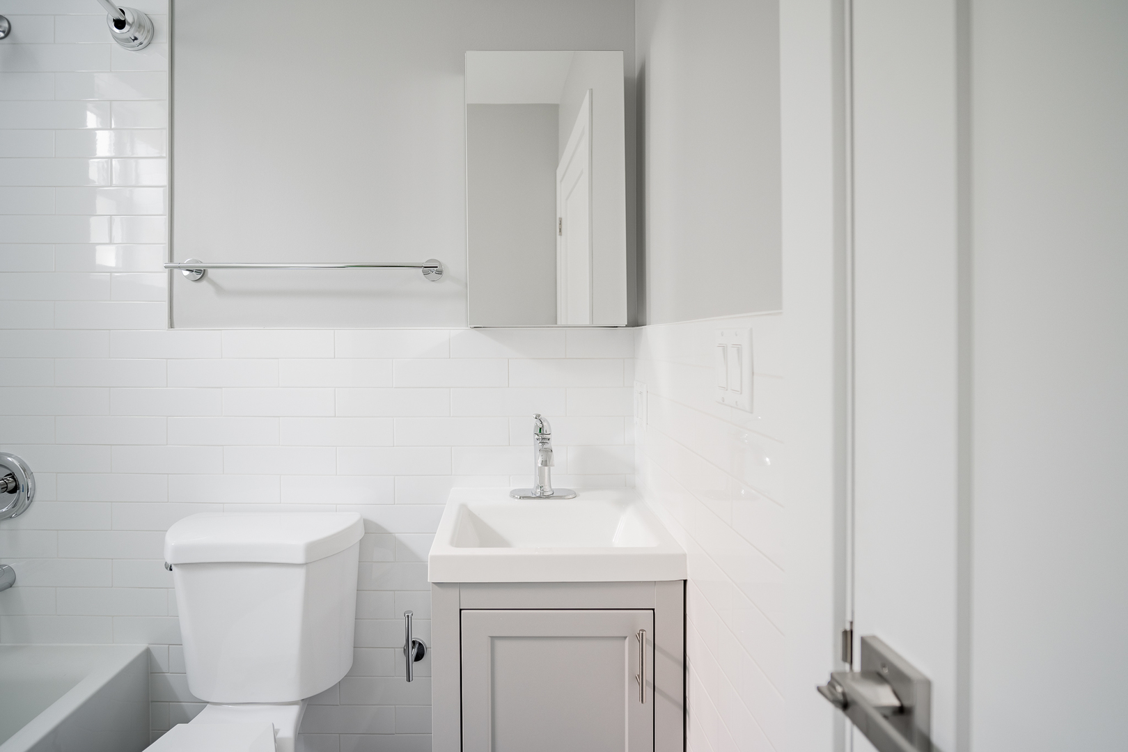 1472 W ERIE Street Unit: 2F