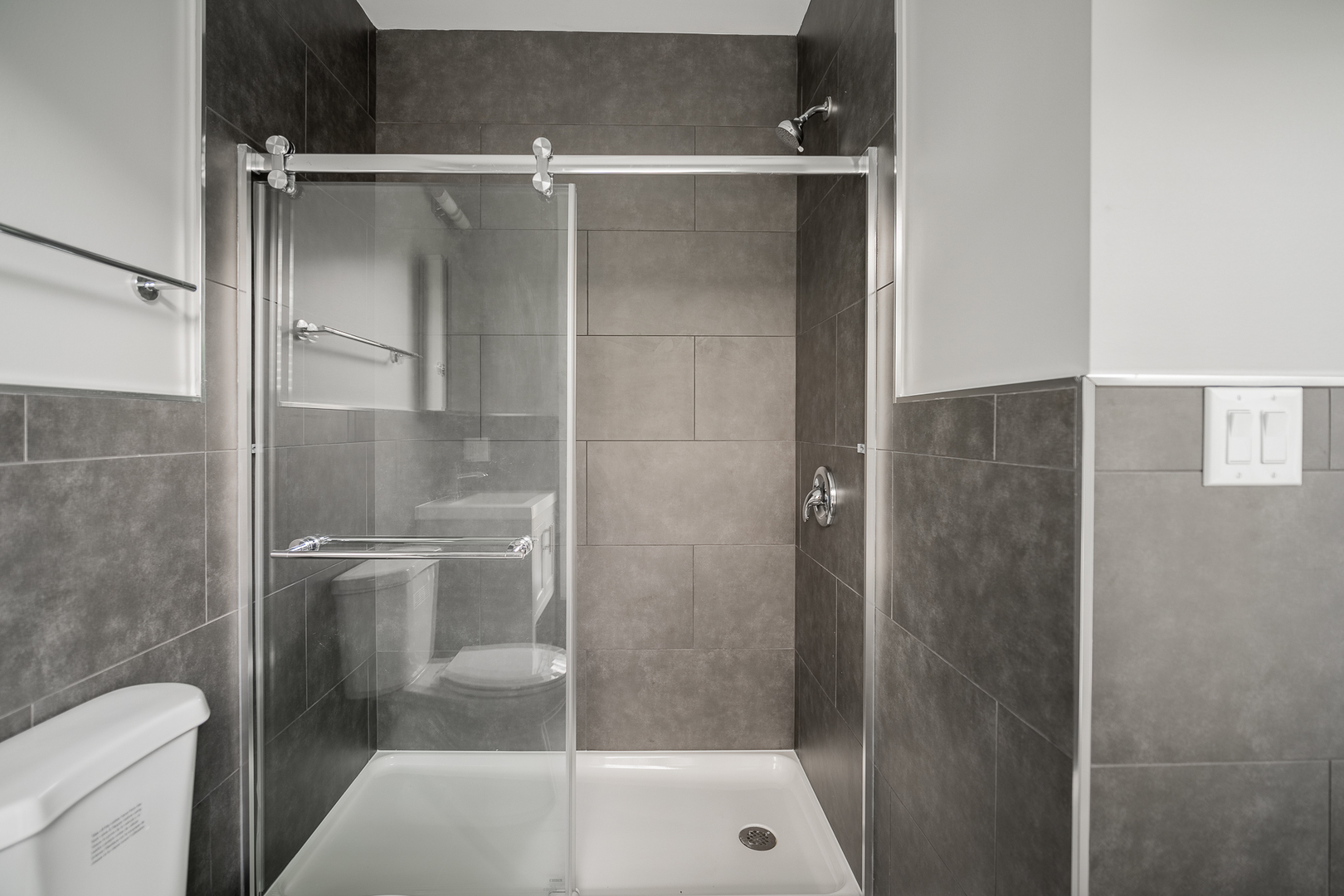 1472 W ERIE Street Unit: 2F