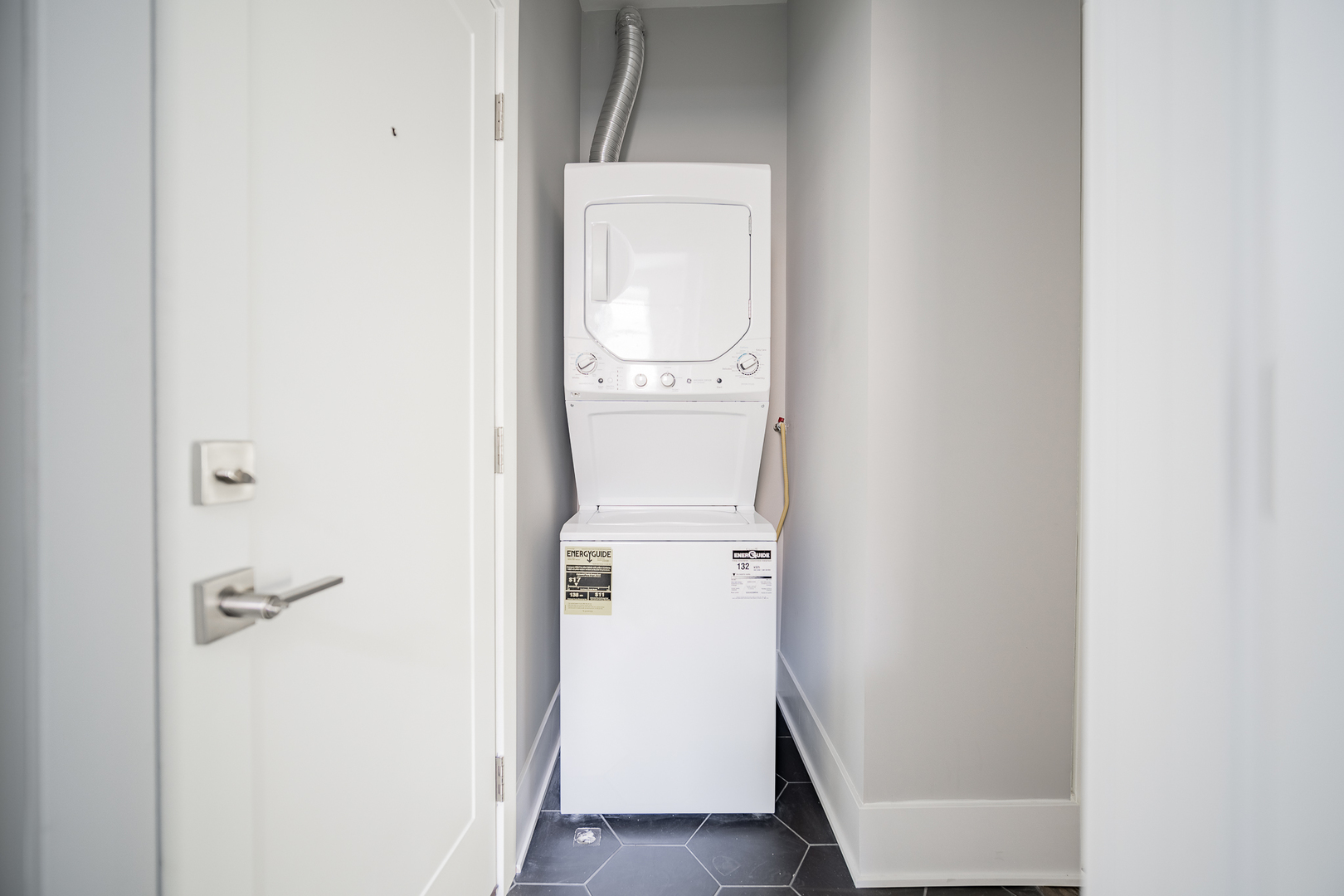 1472 W ERIE Street Unit: 2F