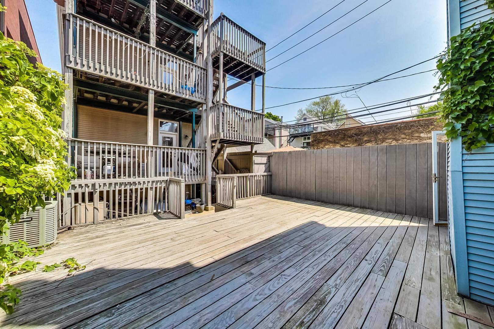 1415 W BARRY Avenue Unit: CH