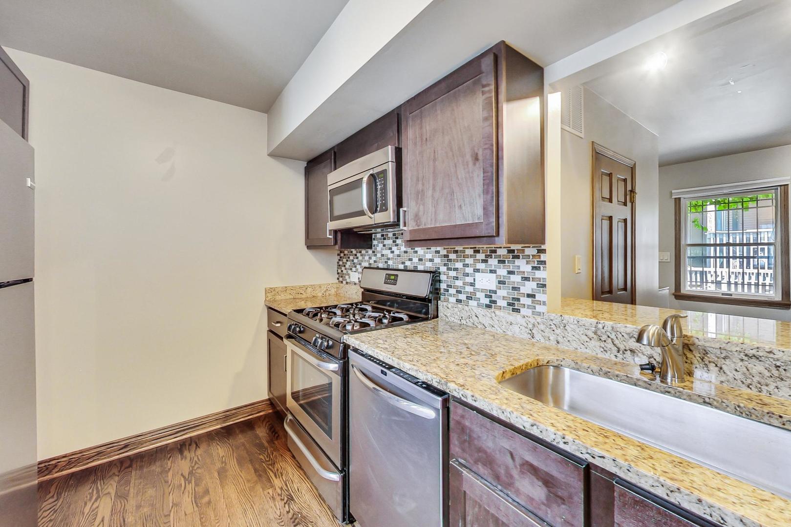 1415 W BARRY Avenue Unit: CH